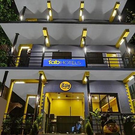 Fabexpress 29 Beach House, Morjim Beach Exterior foto