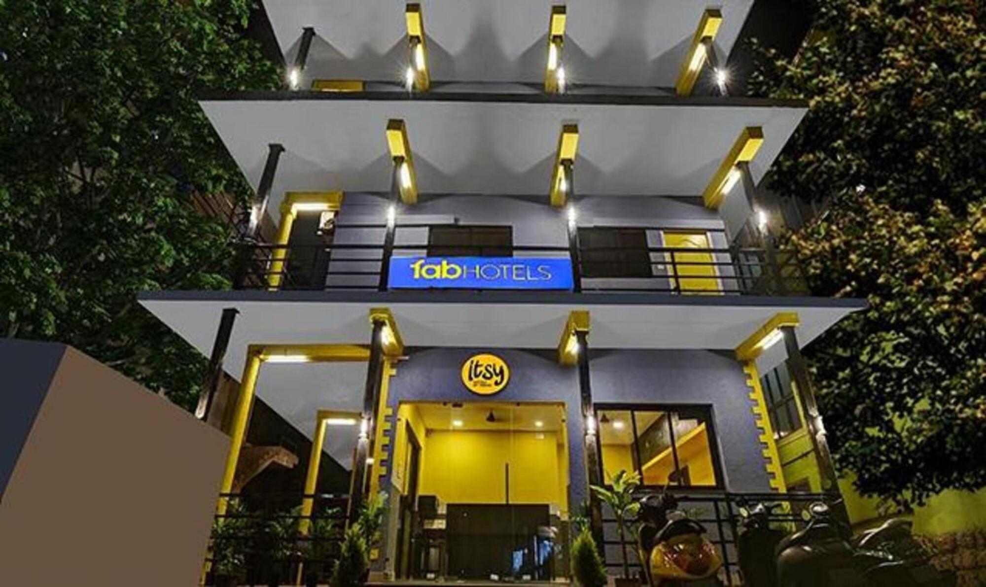 Fabexpress 29 Beach House, Morjim Beach Exterior foto